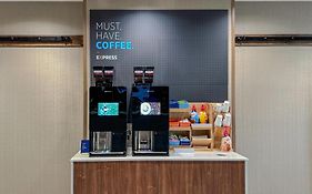 Holiday Inn Express & Suites Brentwood